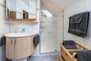 Ένα μπάνιο στο Feldberg Suite mit Balkon +19 φωτογραφίες