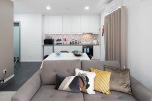 a living room with a couch and a kitchen at 58 Studio in Ribeira Grande