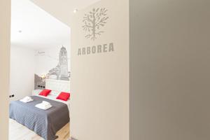 A bed or beds in a room at Eleonore Elegant Rooms