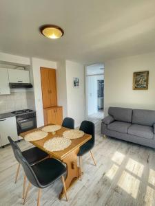 Kuchyň nebo kuchyňský kout v ubytování Apartments Mimoza + 37 fotografií