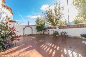 Zahrada ubytování 137- Empurialola-Casa de vacaciones con piscina privada en Empuriabrava