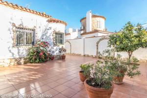 Zahrada ubytování 137- Empurialola-Casa de vacaciones con piscina privada en Empuriabrava