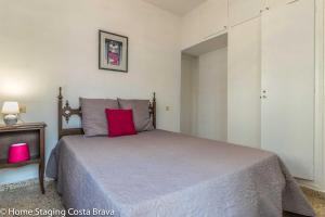 Postel nebo postele na pokoji v ubytování 137- Empurialola-Casa de vacaciones con piscina privada en Empuriabrava