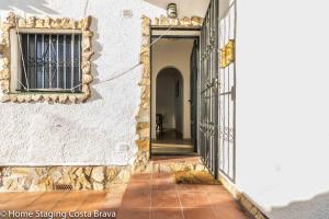 Fotografie z fotogalerie ubytování 137- Empurialola-Casa de vacaciones con piscina privada en Empuriabrava v destinaci Empuriabrava