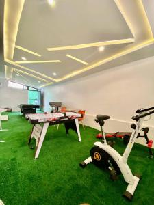 Morak homes - Smart luxury 4-bed with private swimming pool, PS5, snooker, mini gym in reserved secured estate 피트니스 센터 또는 시설