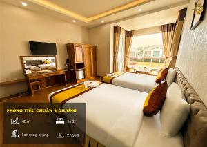 a hotel room with two beds and a television at Rồng Vàng Resort in Tri Tôn