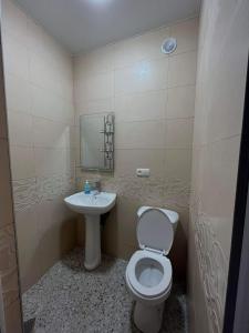 Koupelna v ubytování Surami Guesthouse