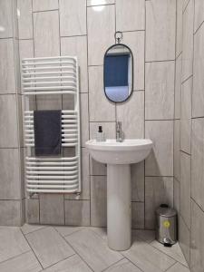 a bathroom with a sink and a mirror at Elegant Scandi Gem of Nottingham - Sleeps 10 in Nottingham