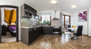 Kuchyň nebo kuchyňský kout v ubytování Apartmány Slunce