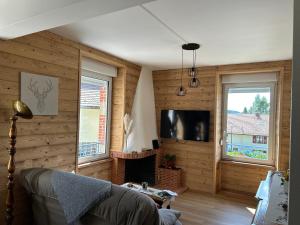 Televízia a/alebo spoločenská miestnosť v ubytovaní L'apparté de G, Gîte 3 étoiles de montagne cosy