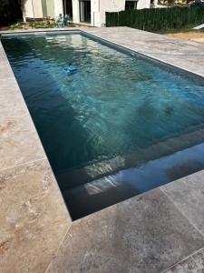 a swimming pool with blue water at Appartement avec Terrasse et piscine in Gréoux-les-Bains