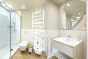 A bathroom at Eleonore Elegant Rooms