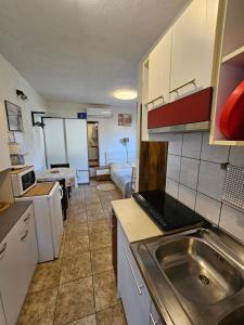 Kuchyň nebo kuchyňský kout v ubytování Apartments Ivan