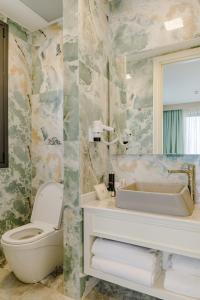 Ένα μπάνιο στο Blue Sea Karpasia Hotel