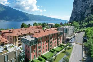 ariaal uitzicht op een gebouw met een berg op de achtergrond bij Sail Home in Campione del Garda