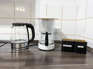 a blender sitting on top of a kitchen counter at Apartment Scandic Living in Bautzen +18 photos
