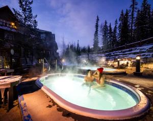 Hosté ubytování Blackstone Mountain Lodge by CLIQUE + 27 fotografií