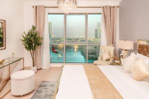 Výhled na bazén z ubytování Elite Royal Apartment Full Burj Khalifa & Fountain View - Czar nebo okolí