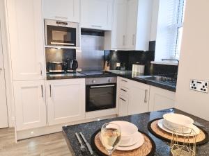 A kitchen or kitchenette at Seagull Place - The Lanes Brighton City Centre