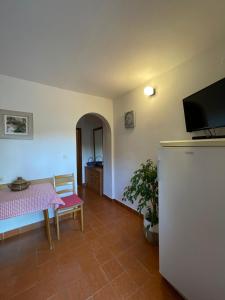 Televízia a/alebo spoločenská miestnosť v ubytovaní Apartman More