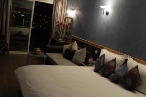 Łóżko lub łóżka w pokoju w obiekcie Hôtel Belle Vue et Spa