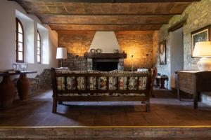 a living room with a couch and a fireplace at Casa Poggio Agliai basso in Suvereto