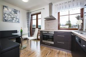 Kuchyň nebo kuchyňský kout v ubytování Apartmány Slunce