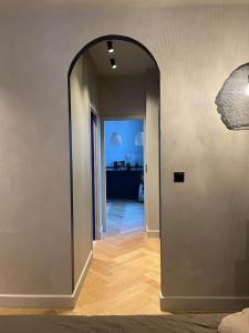 a hallway with a mirror in a room at Appartement plein de charme au cœur du Vieux-Lyon in Lyon