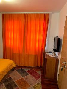 Postel nebo postele na pokoji v ubytování Apartments Prizreni