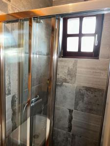 Koupelna v ubytování Apartments Prizreni