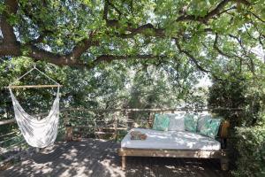Vonkajšia záhrada v ubytovaní Lux Villa Mia with Heated Pool, 2km to Beach & Childrens Area!