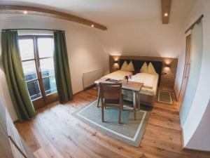 A bed or beds in a room at Appartements Macheiner
