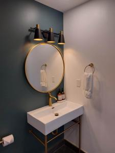 a bathroom with a sink and a mirror at Hochelaga Inn in Kingston