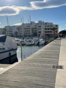 Photo de la galerie de l'établissement Port Barcares vue port et mer, au Barcarès