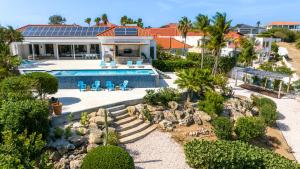 an aerial view of a house with a swimming pool at Caya di Bista Bunita 6 in Palm-Eagle Beach