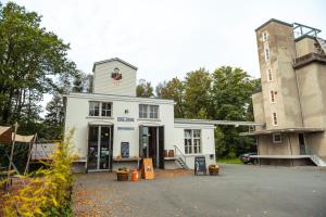 Imagem da galeria de Cozy cottage TOLVE met 4 fietsen vlakbij natuurgebieden Drents Friese Wold, Fochteloërveen en gevangenisdorp Veenhuizen em Oosterwolde