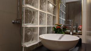A bathroom at Villa Amaryllis
