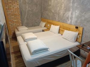 En eller flere senger på et rom på Myera Hotel + 37 bilder