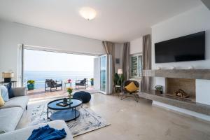 TV a/nebo společenská místnost v ubytování Villa Luce Dubrovnik