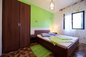 Postel nebo postele na pokoji v ubytování Silver Beach Apartments Vis