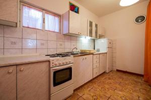 Kuchyň nebo kuchyňský kout v ubytování Silver Beach Apartments Vis