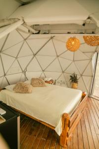 a bedroom with a large bed in a room at Entre Verdes Hotel & Glamping in Medellín