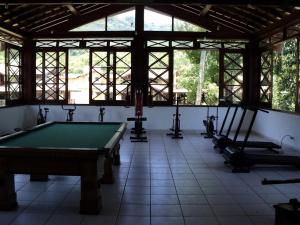 Meja biliard di Casa H11 em condomínio fechado frente a praia Maresias