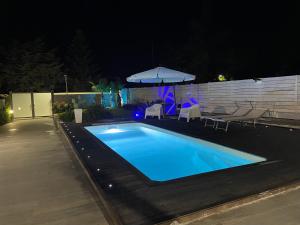 Basen w obiekcie Maison 115 lub w pobliżu