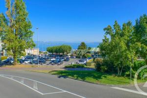 a view of a parking lot with cars parked at La MAISON BLEUE, Smeg Bleu azur in Évian-les-Bains