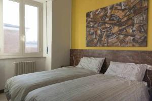 a bedroom with a bed and a painting on the wall at Ospitaci Appartamenti Viale Mezzetti in Foligno