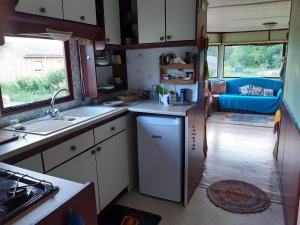 a kitchen and living room of an rv at Le Mandala in Plazac
