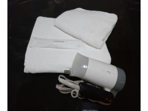 - un sèche-cheveux à côté d'une pile de serviettes blanches dans l'établissement Kokusai Towns Inn - Vacation STAY 35452v, à Naha
