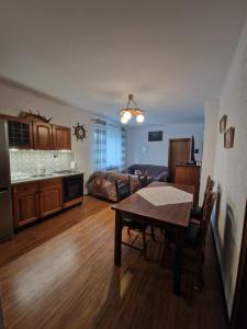 a kitchen and living room with a table and a couch at Agroturystyka Krzywy Zakątek in Krzywe