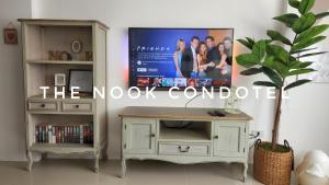 TV a/nebo společenská místnost v ubytování TheNook Condotel